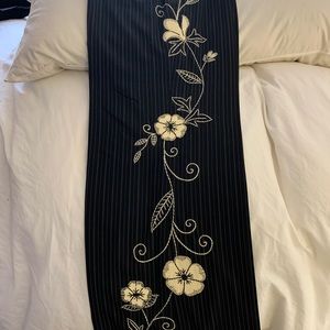 Ralph Lauren Black pinstripe pants. Gorgeous appliqués. Size 10.